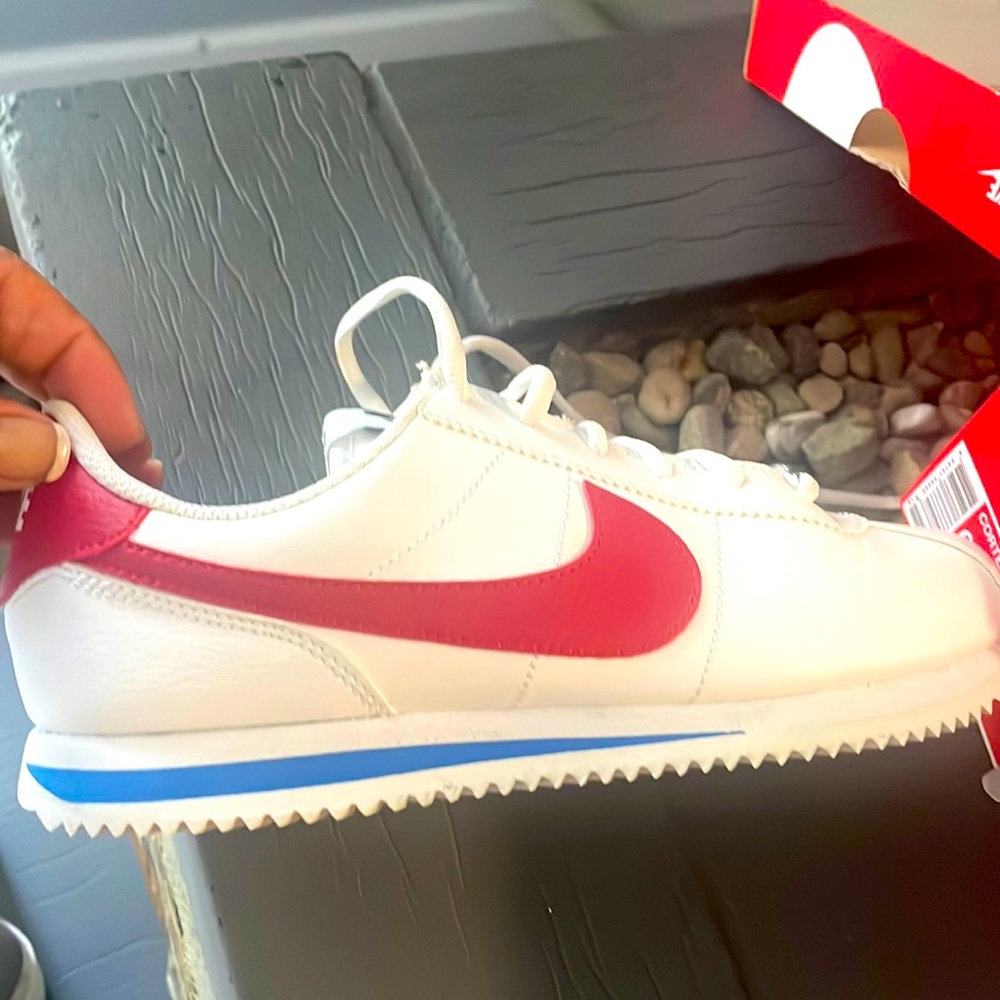 COPY - Kids size 6y gently used Cortez basic Nike. Forest Gump Nike
